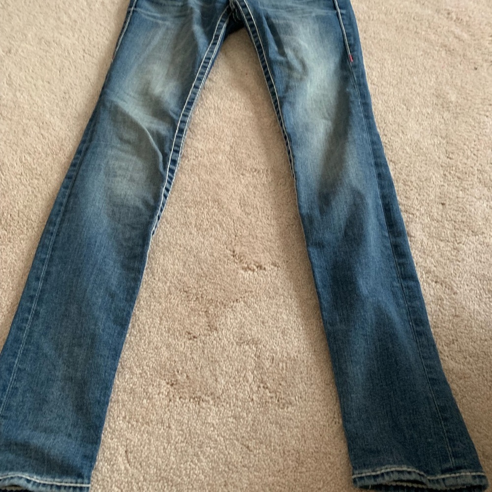 True religion jeans size says 27 more like 4